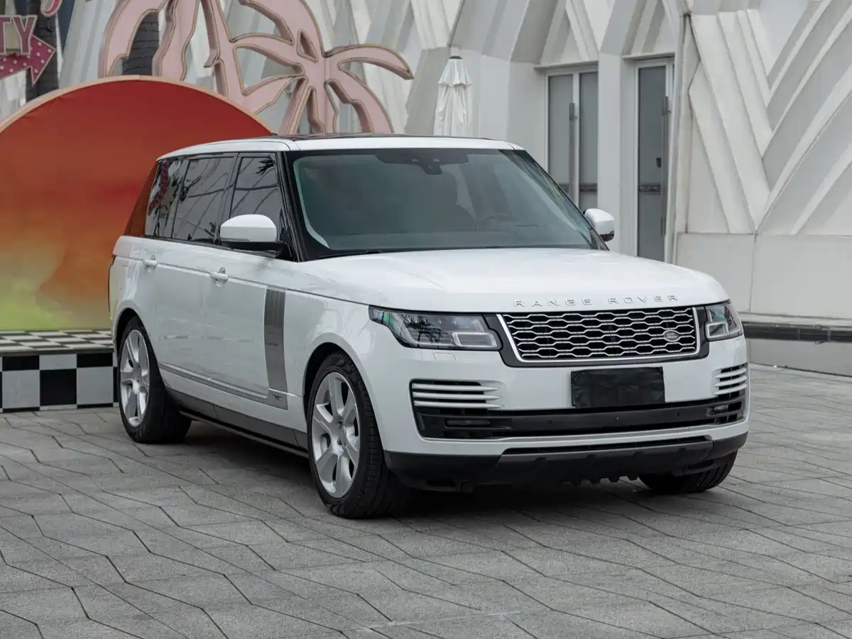 Land Rover Range Rover 2020 3.0 L6 Heritage Extended Edition фото 2