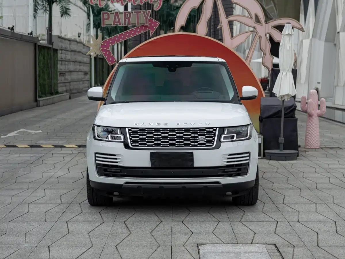 Land Rover Range Rover 2020 3.0 L6 Heritage Extended Edition фото 3