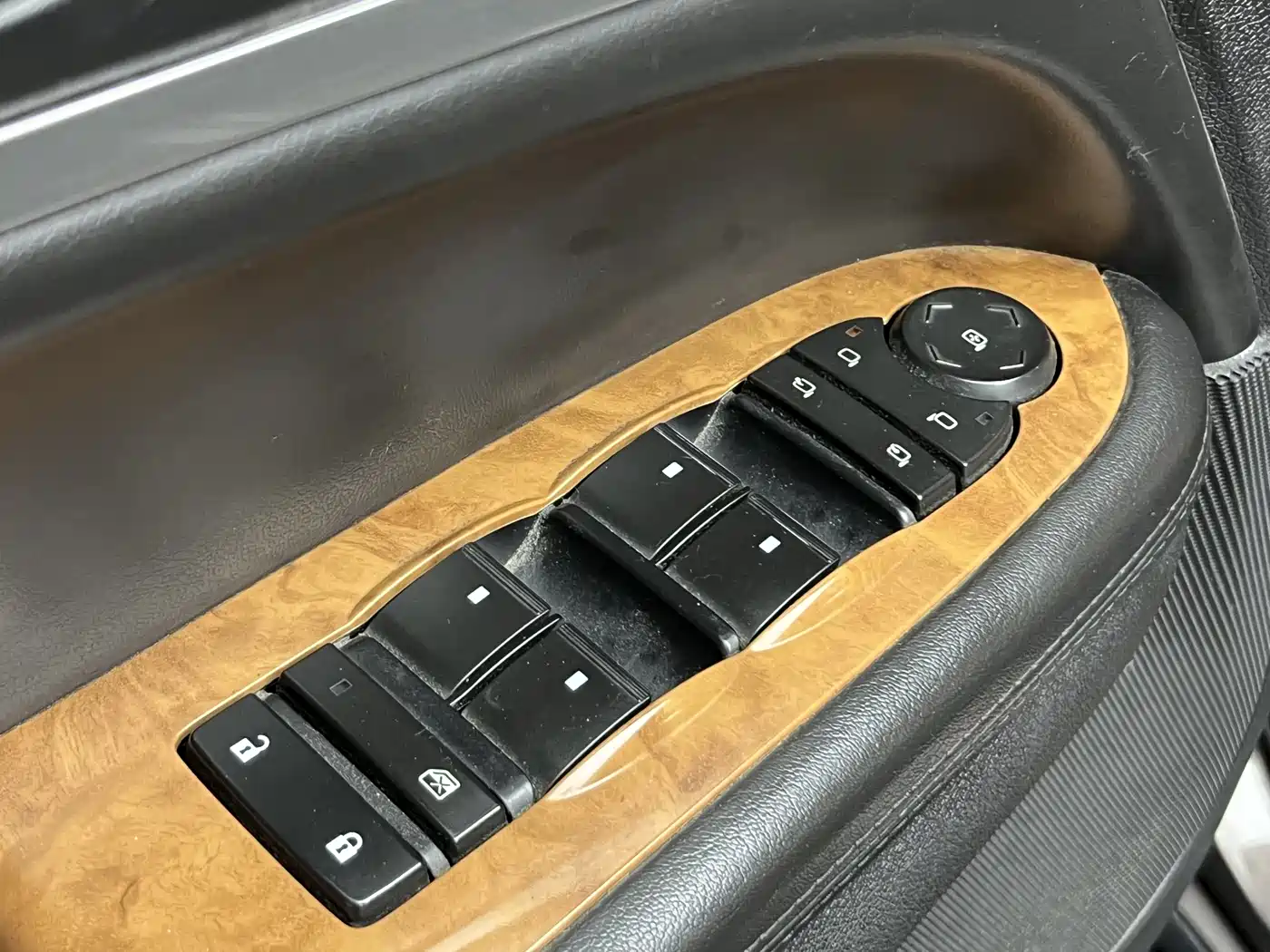 Buick Enclave 2010 3.6L Flagship Edition фото 12