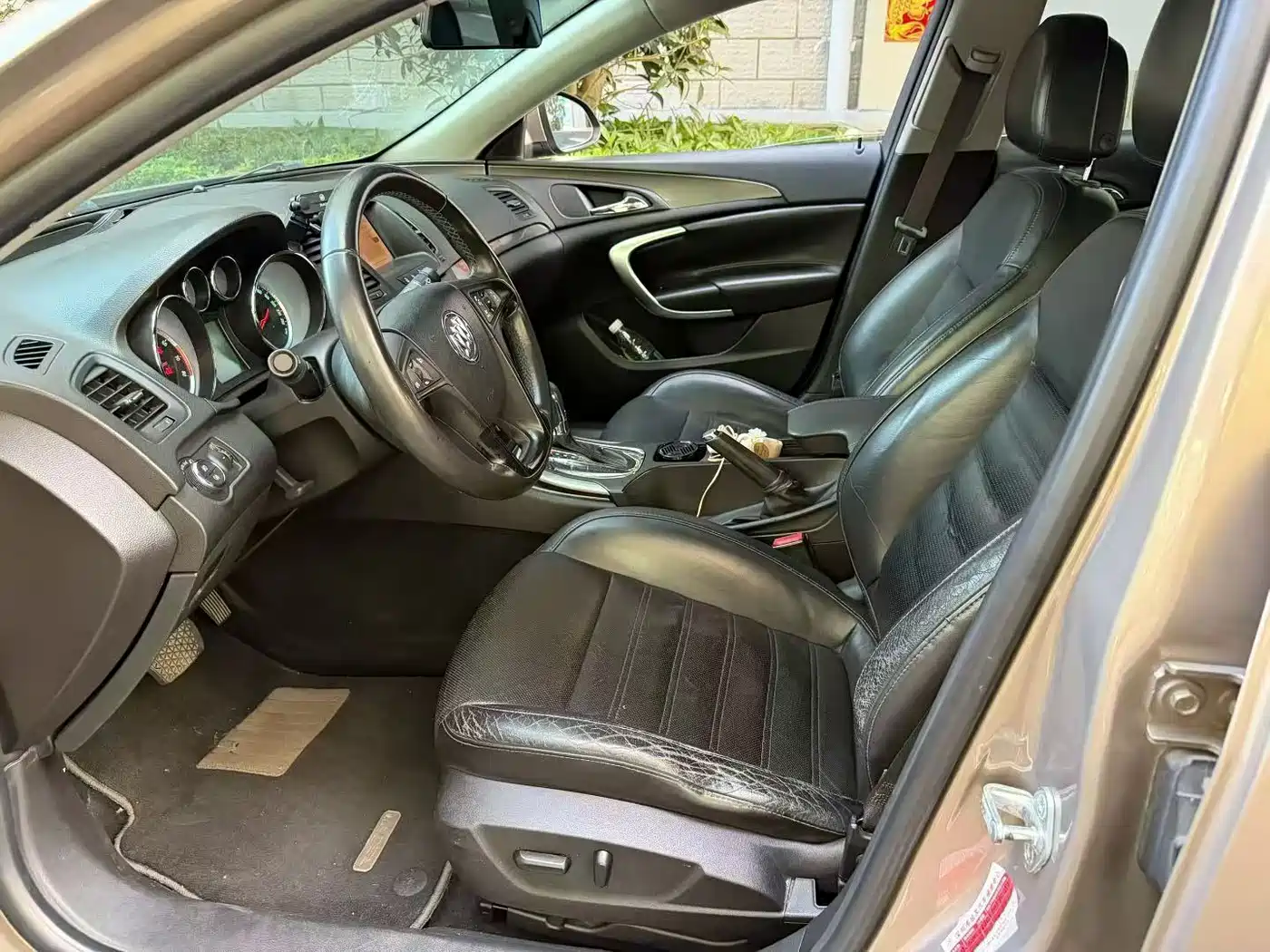 Photo 3 - Buick Regal