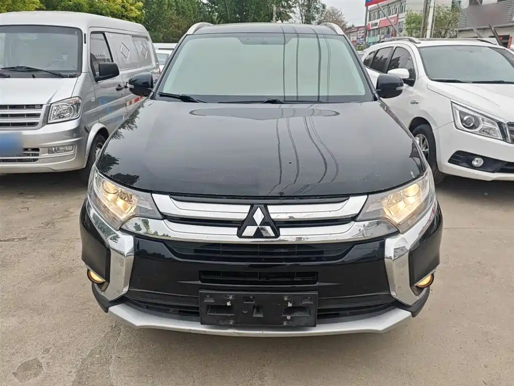 MITSUBISHI OUTLANDER