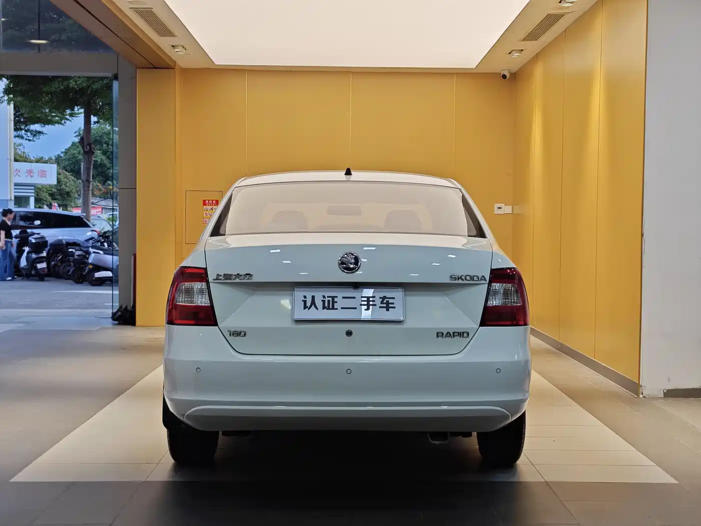 Škoda Rapid 2016 1.6L Automatic Pioneer Edition фото 27