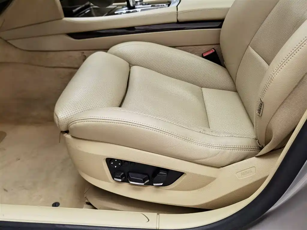 BMW 7 Series 2009 Model 740Li Leading Edition фото 20