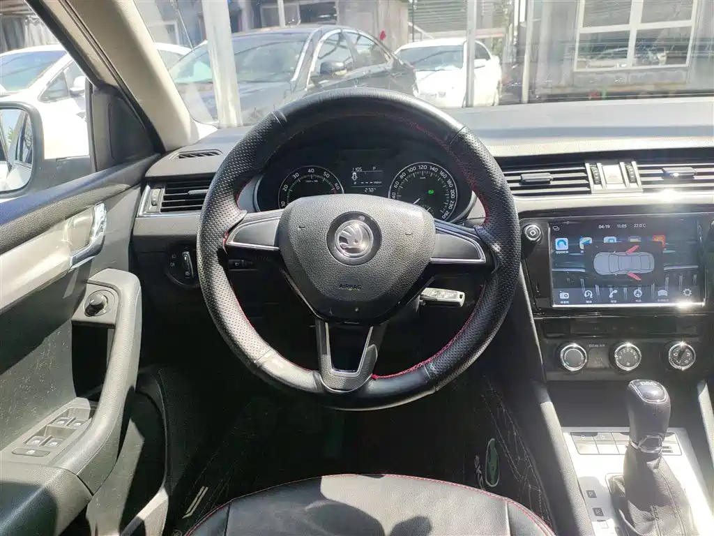 Škoda Octavia 2018 TSI230 DSG Comfort Edition фото 11