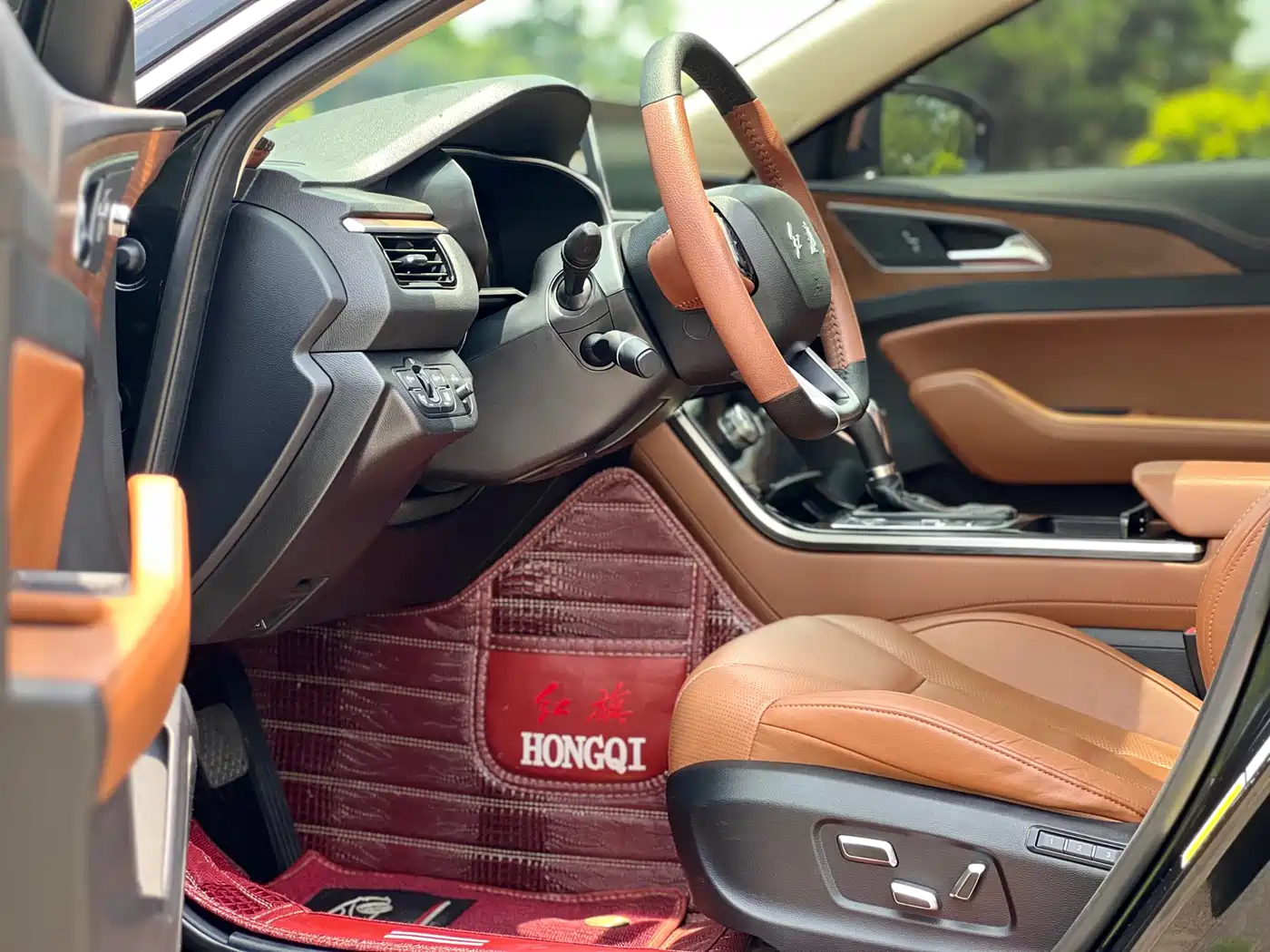Hongqi H5 2018 Model 30TD Smart Connect Royal 60th Anniversary Edition фото 8