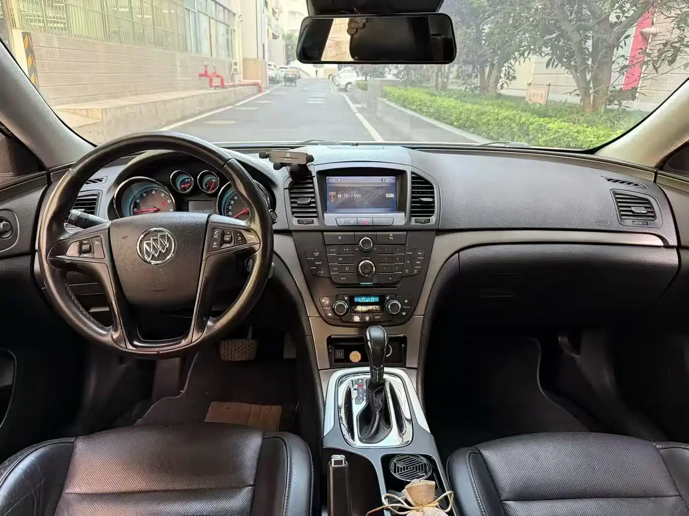 Photo 5 - Buick Regal