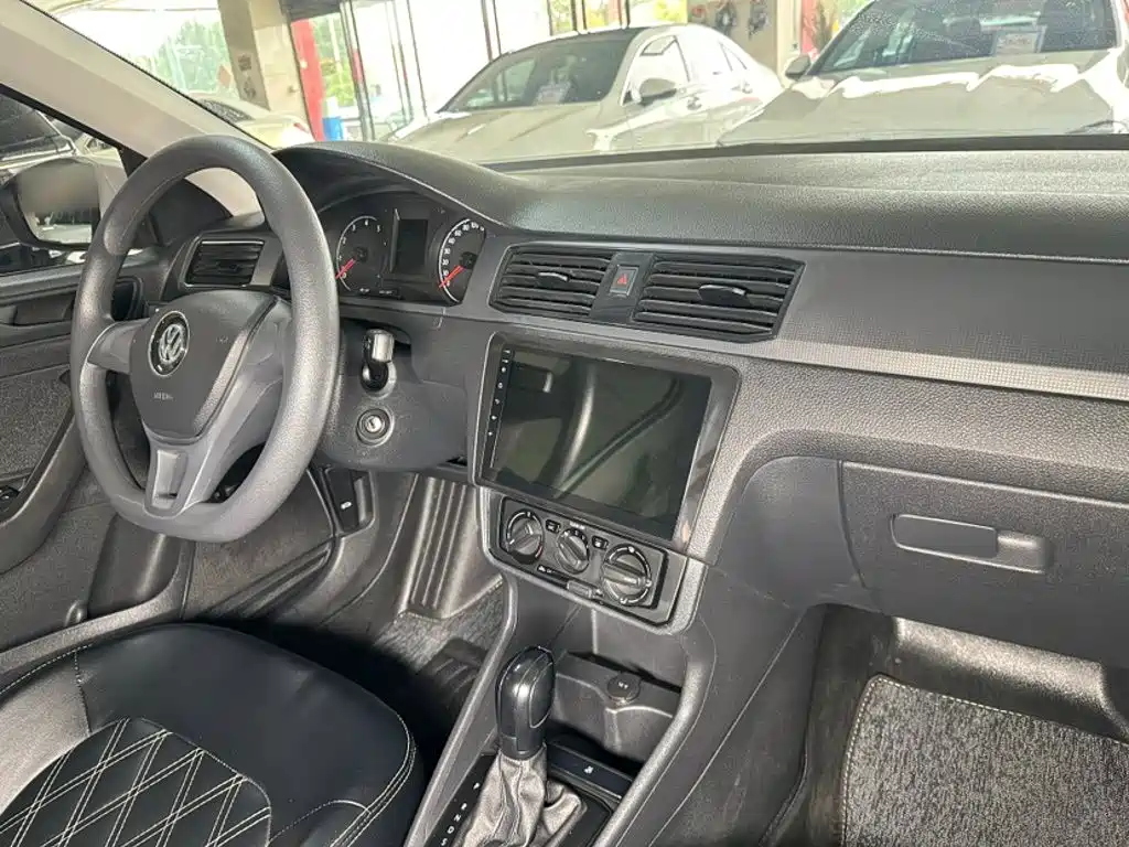 VOLKSWAGEN SANTANA
