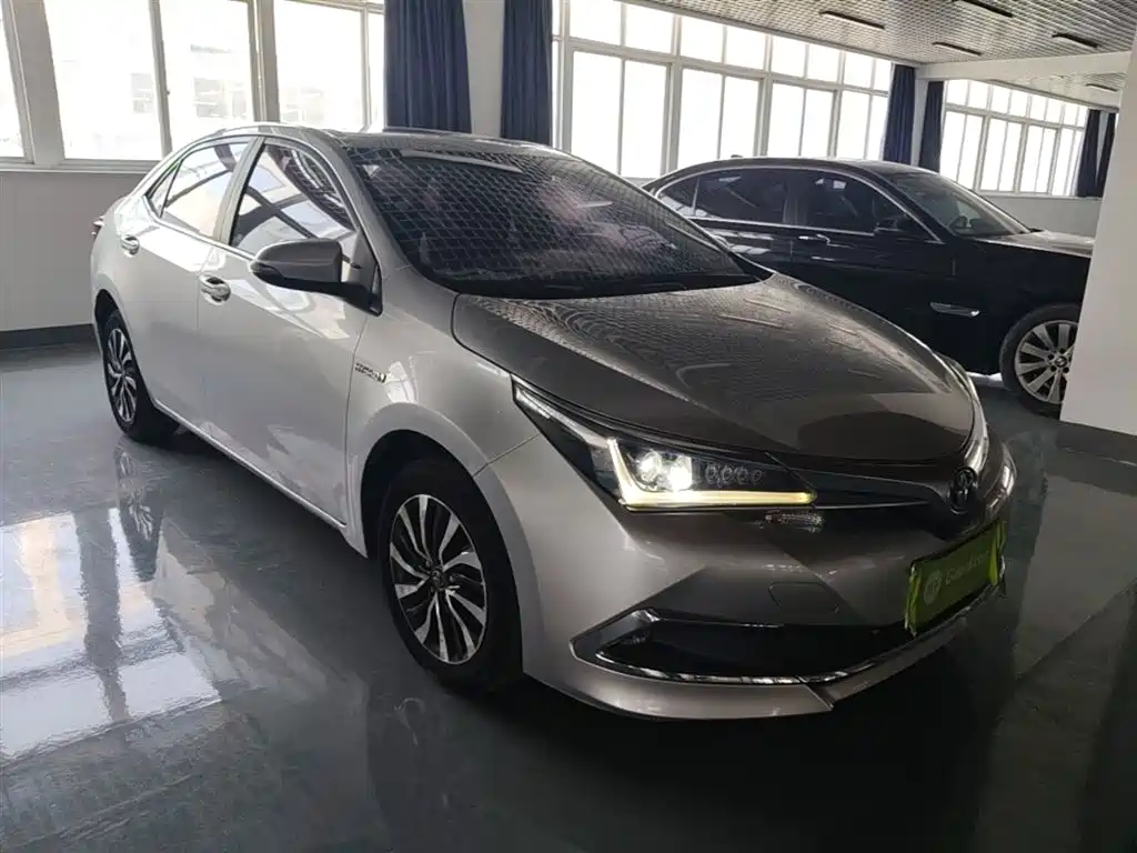 Toyota Corolla 2017 Facelift Hybrid 1.8L E-CVT Leading Edition фото 4