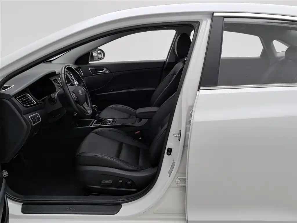 Hyundai Mistra 2014 1.8L Auto Premium DLX фото 10