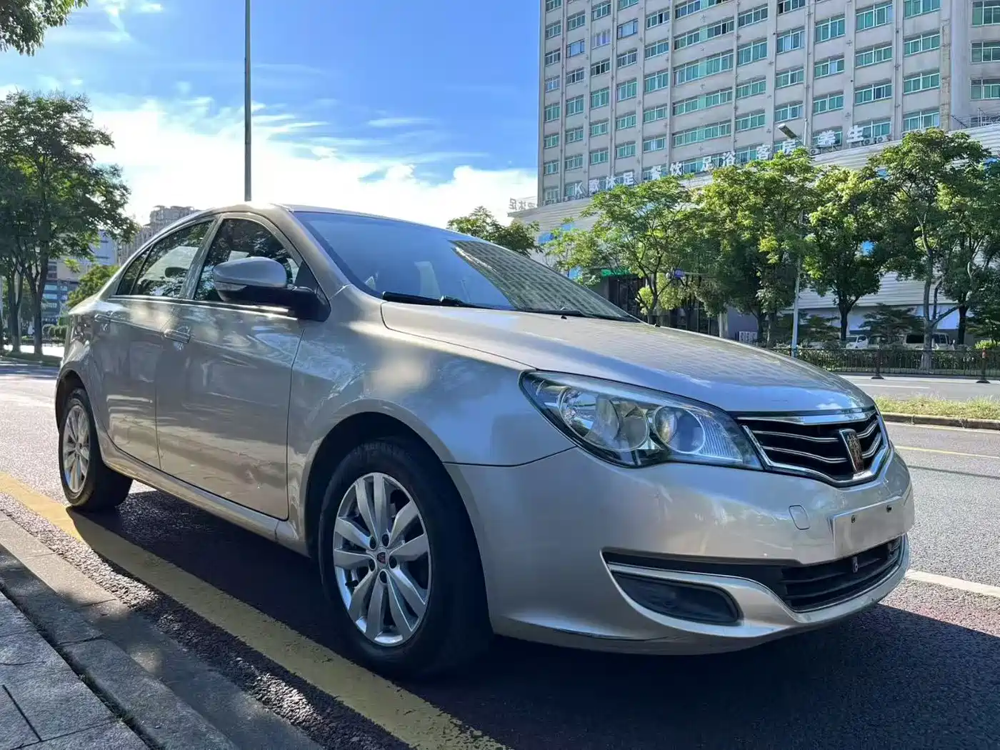 Roewe 350 2017 2015 Model 1.5L Automatic Luxury Sunroof Edition