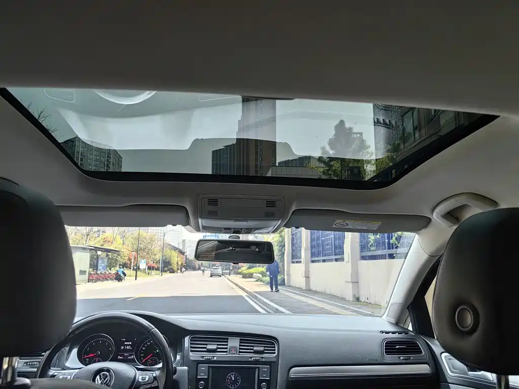 Volkswagen Golf 2018 1.6L Automatic Comfort фото 18
