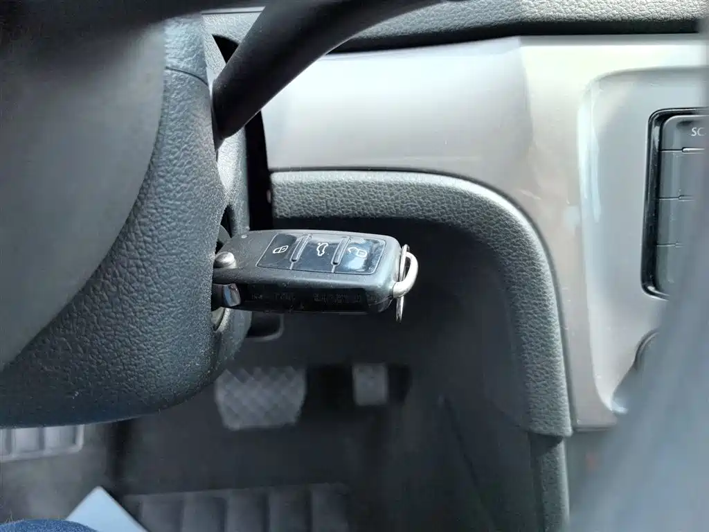 Volkswagen Lavida Tour 2013 1.6L Automatic Trend Style фото 17