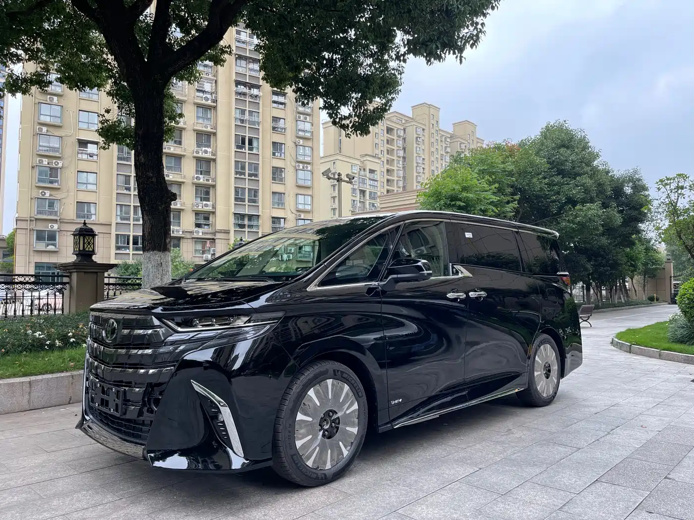 Toyota Alphard 2024 Hybrid 2.5L Ultimate Enjoyment Edition