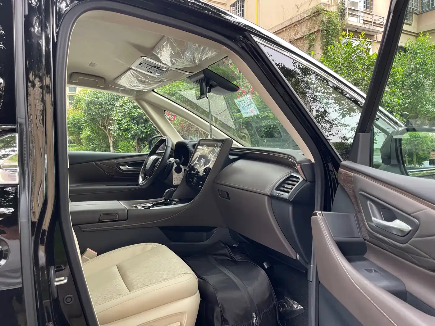 Toyota Alphard 2024 Hybrid 2.5L Ultimate Enjoyment Edition фото 12