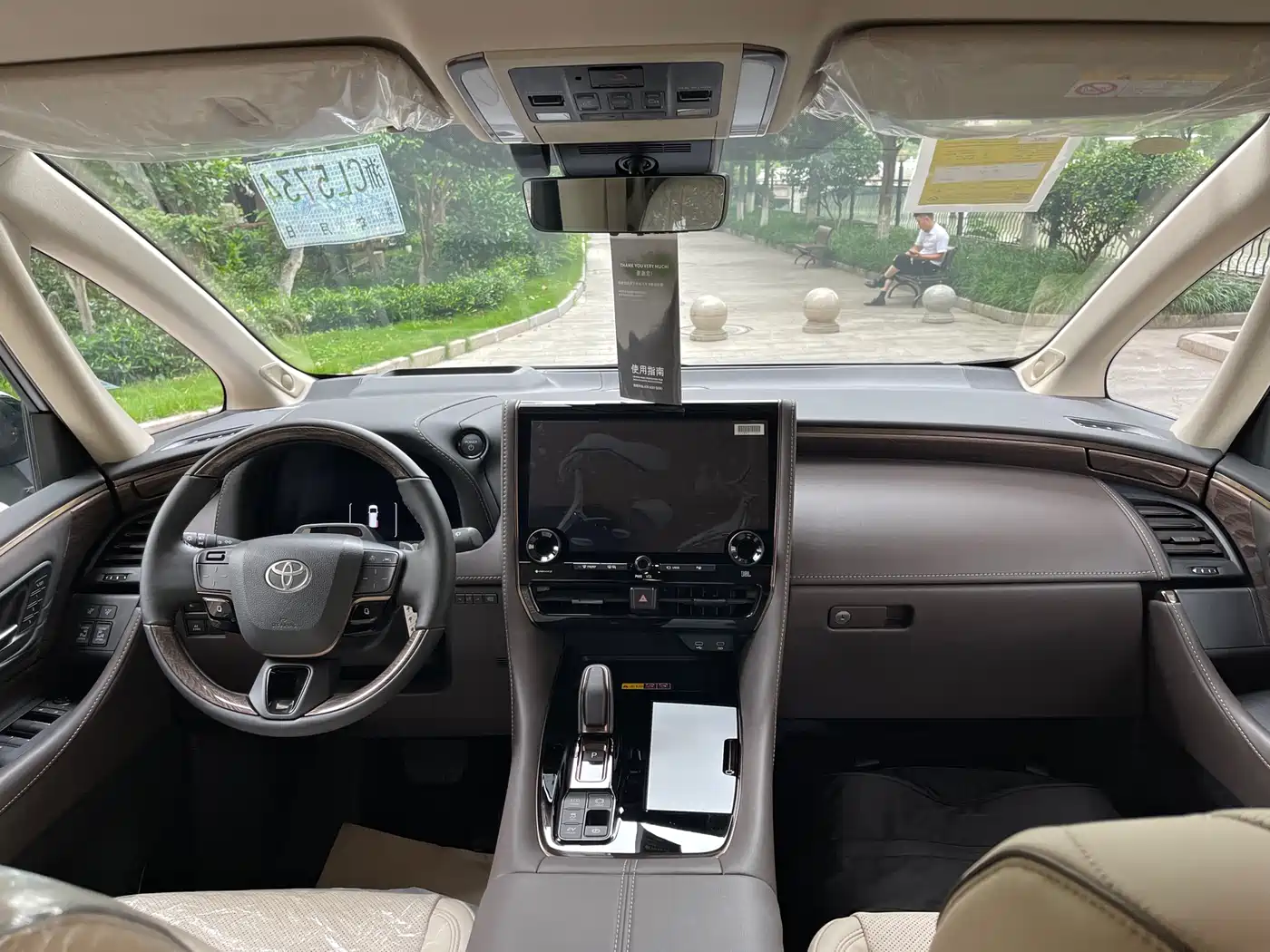 Toyota Alphard 2024 Hybrid 2.5L Ultimate Enjoyment Edition фото 9