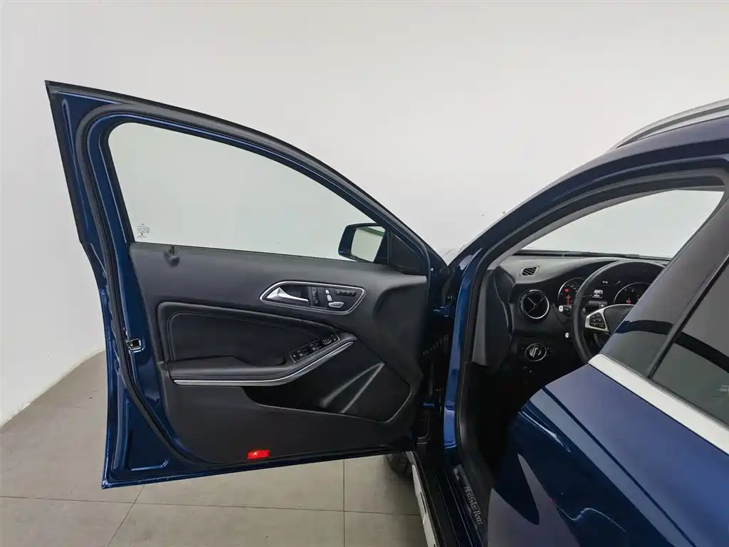 Mercedes-Benz GLA 2019 GLA 200 Dynamic фото 8
