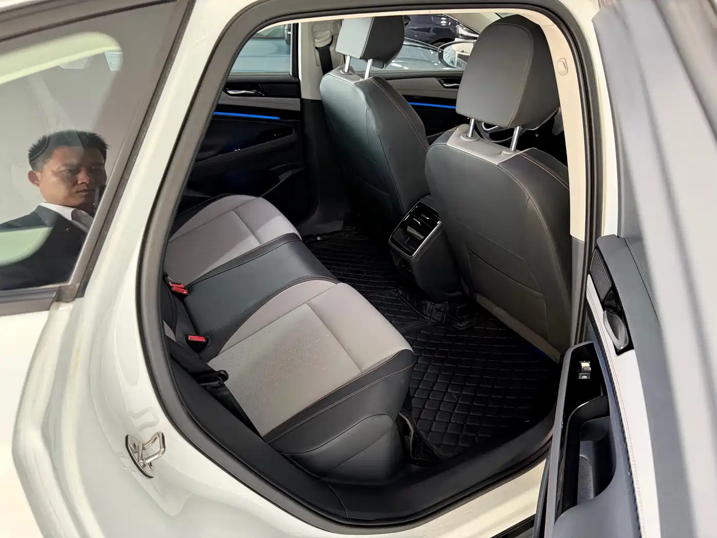 VOLKSWAGEN ID.7 VIZZION