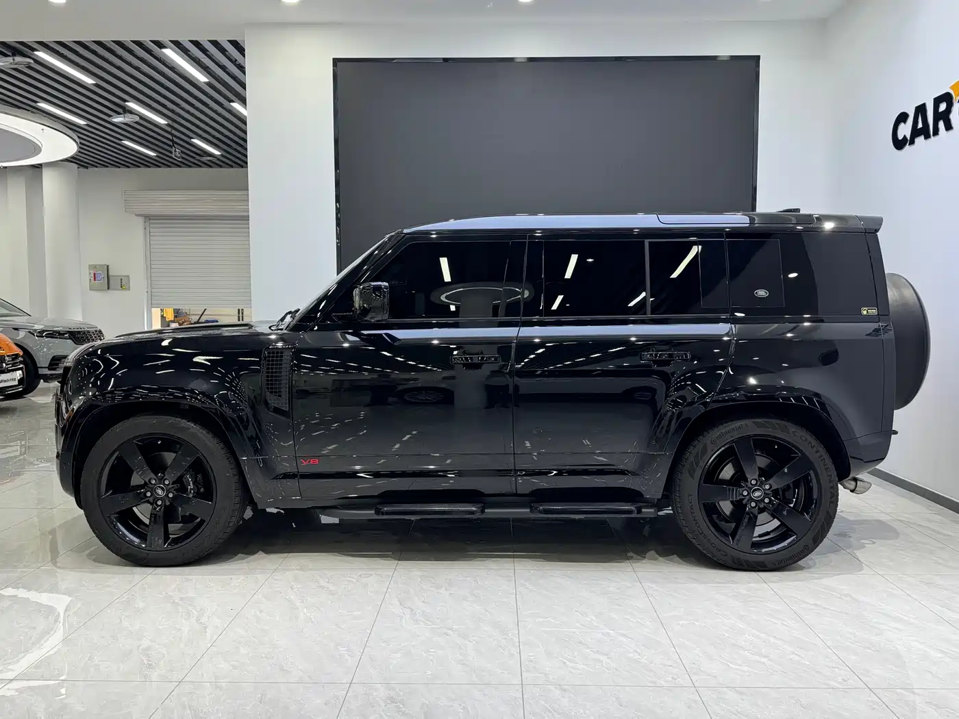 Land Rover Defender 2024 110 5.0T V8 фото 7
