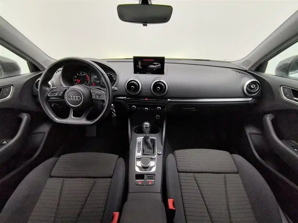 Audi A3 2018 30th Anniversary Sportback 35 TFSI Sport фото 5