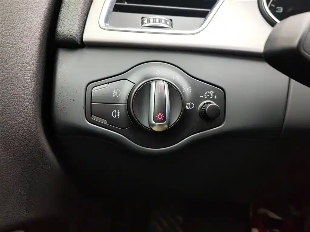 Audi A4L 2016 35 TFSI Collector's Edition S line Comfort фото 21