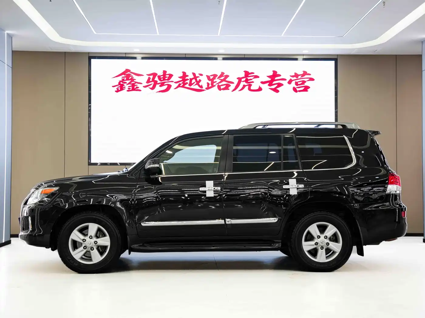 Lexus LX 2012 Model 570 фото 4