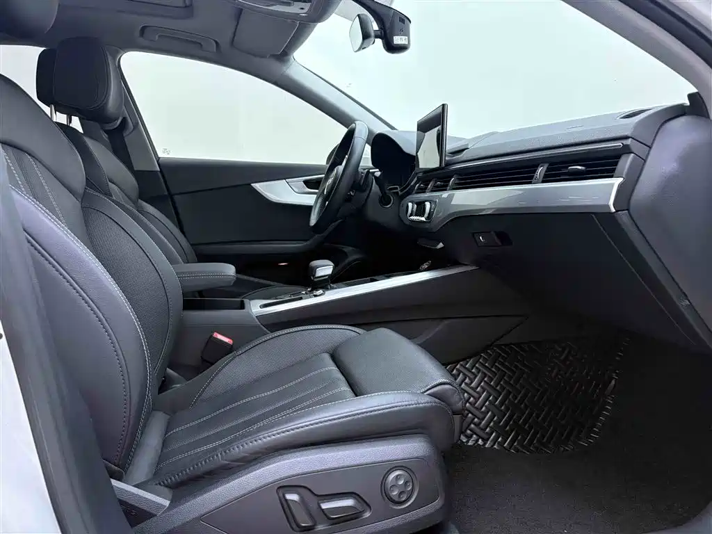 Audi A4L 2022 40 TFSI Luxury Dynamic фото 19