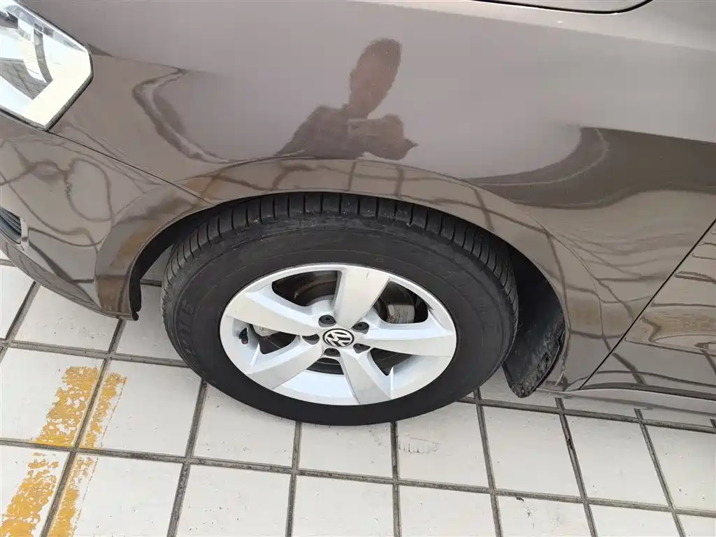 Volkswagen Lavida Tour 2013 1.6L Automatic Trend Style фото 25