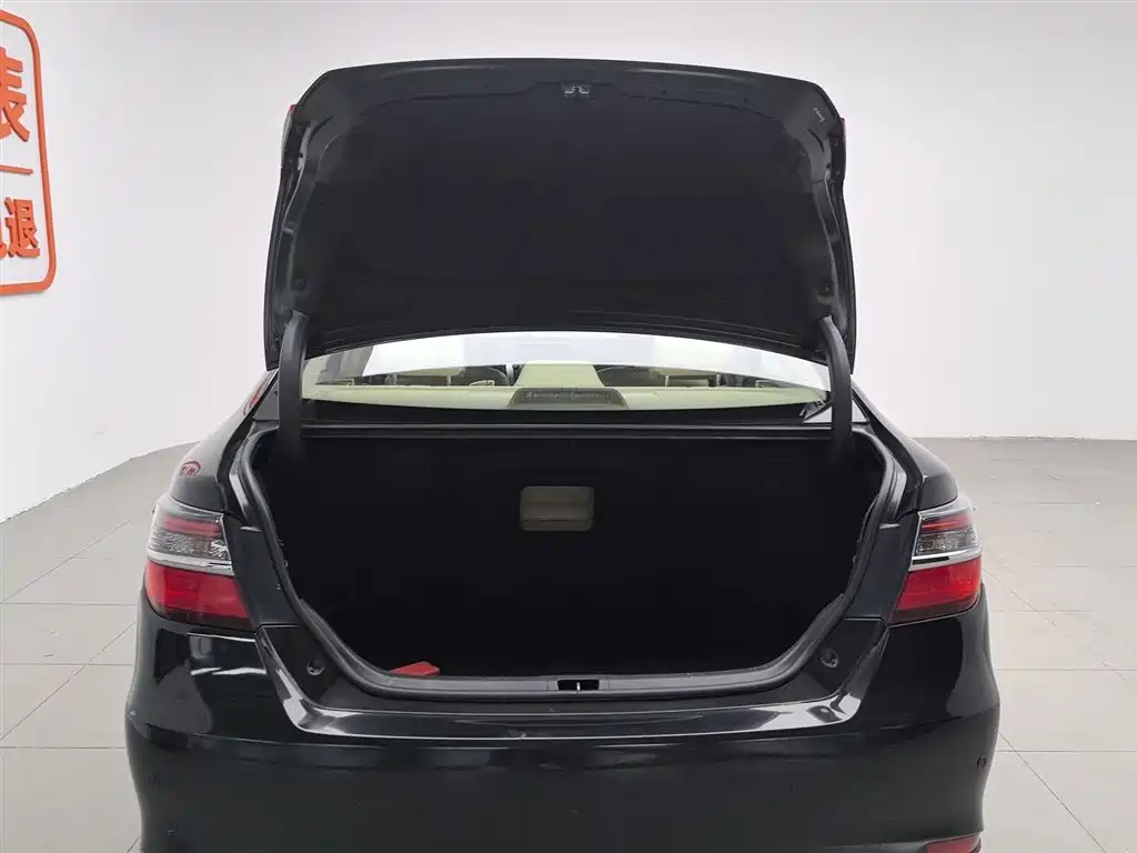 Toyota Camry 2016 2.0G 10th Anniversary Leading Edition фото 16