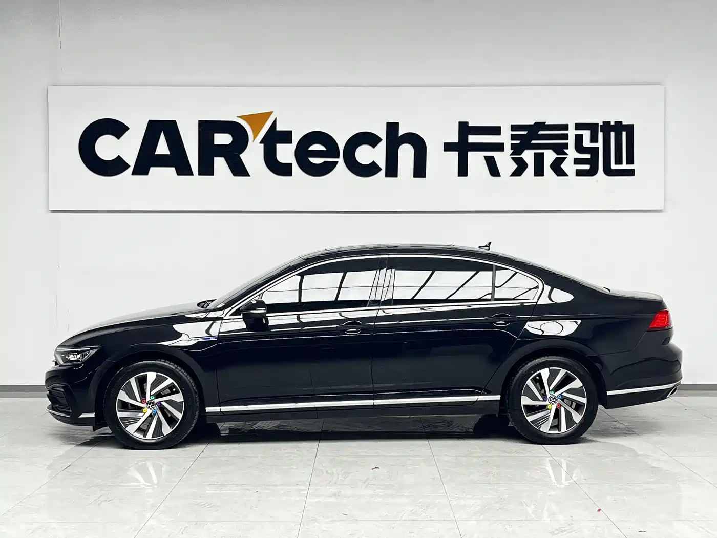 VOLKSWAGEN MAGOTAN GTE PLUG IN HYBRID