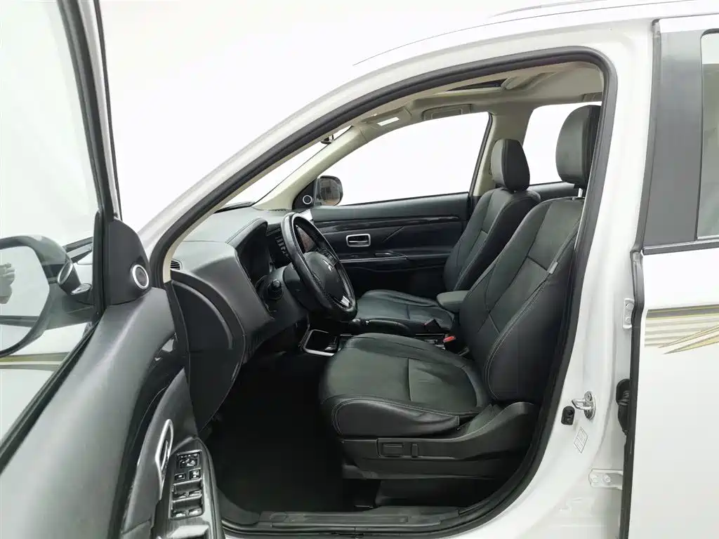 Mitsubishi Outlander 2018 2.0L 2WD Glory Edition 5-seater фото 10