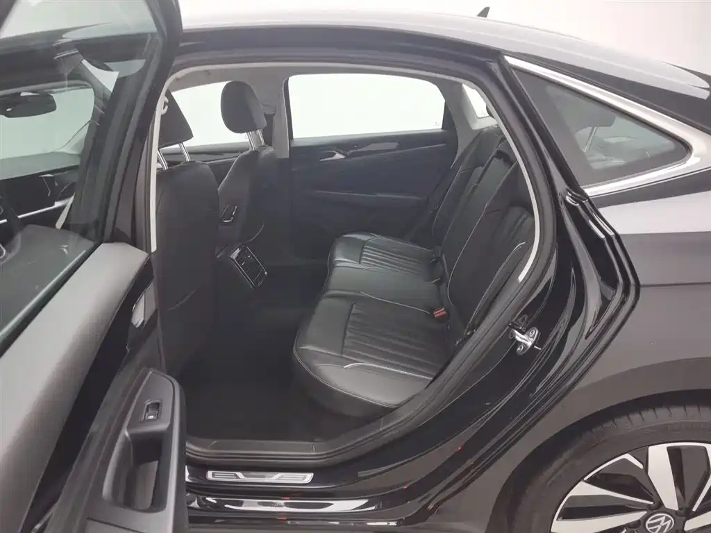 Volkswagen Passat 2023 Facelift 330TSI Elite Edition фото 15