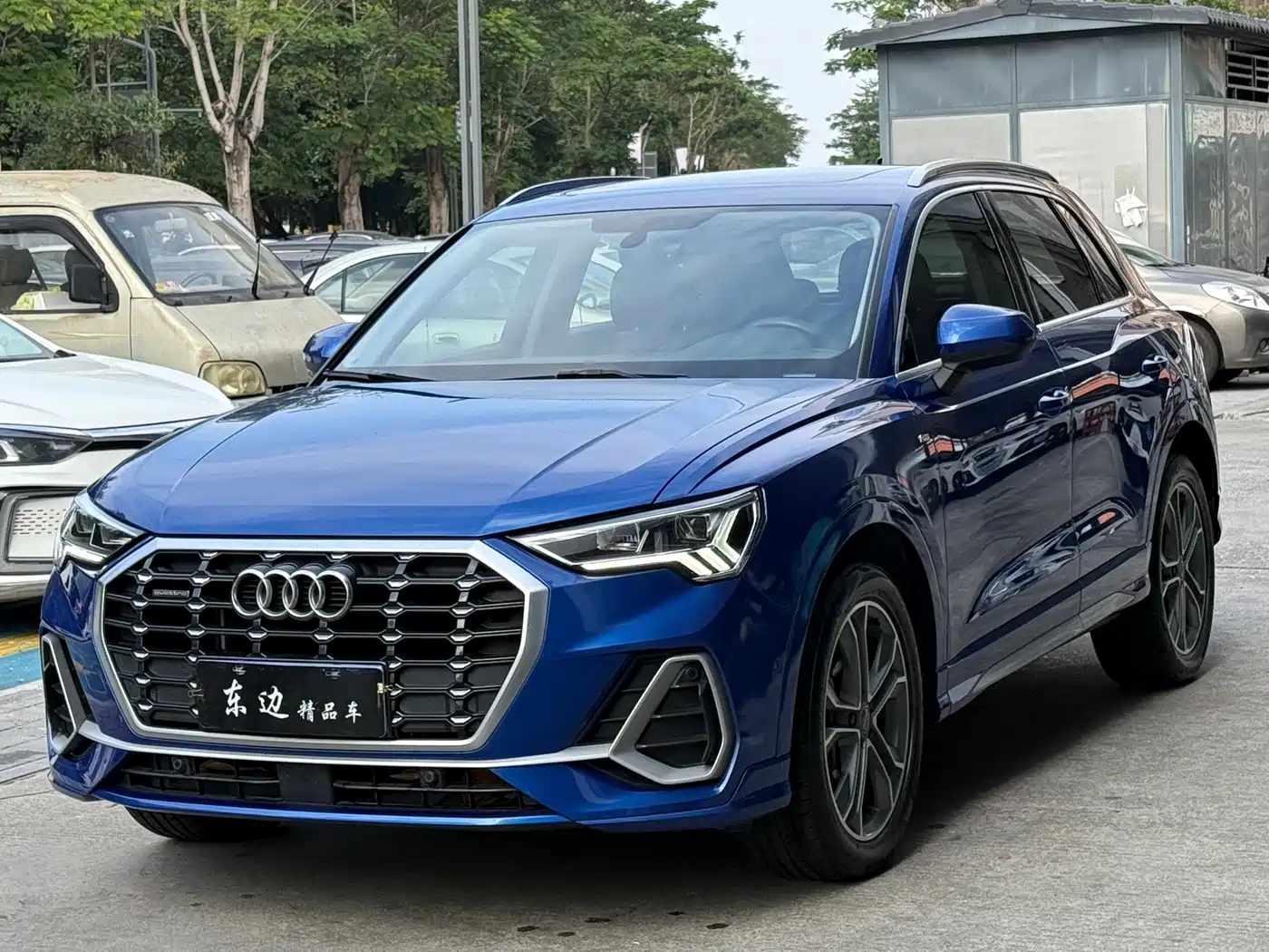 AUDI Q3
