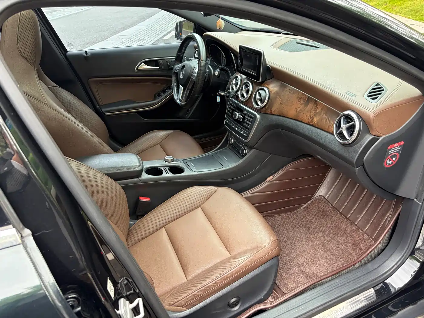 Фото 17 - Mercedes-Benz GLA