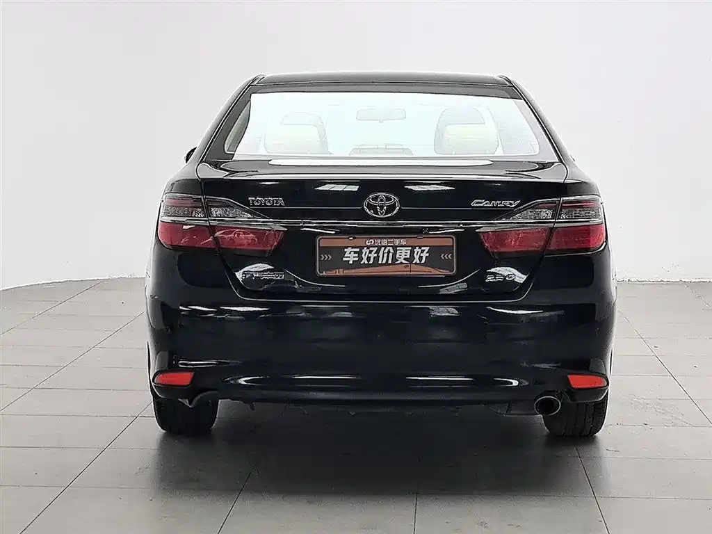 Toyota Camry 2016 2.0G 10th Anniversary Leading Edition фото 4