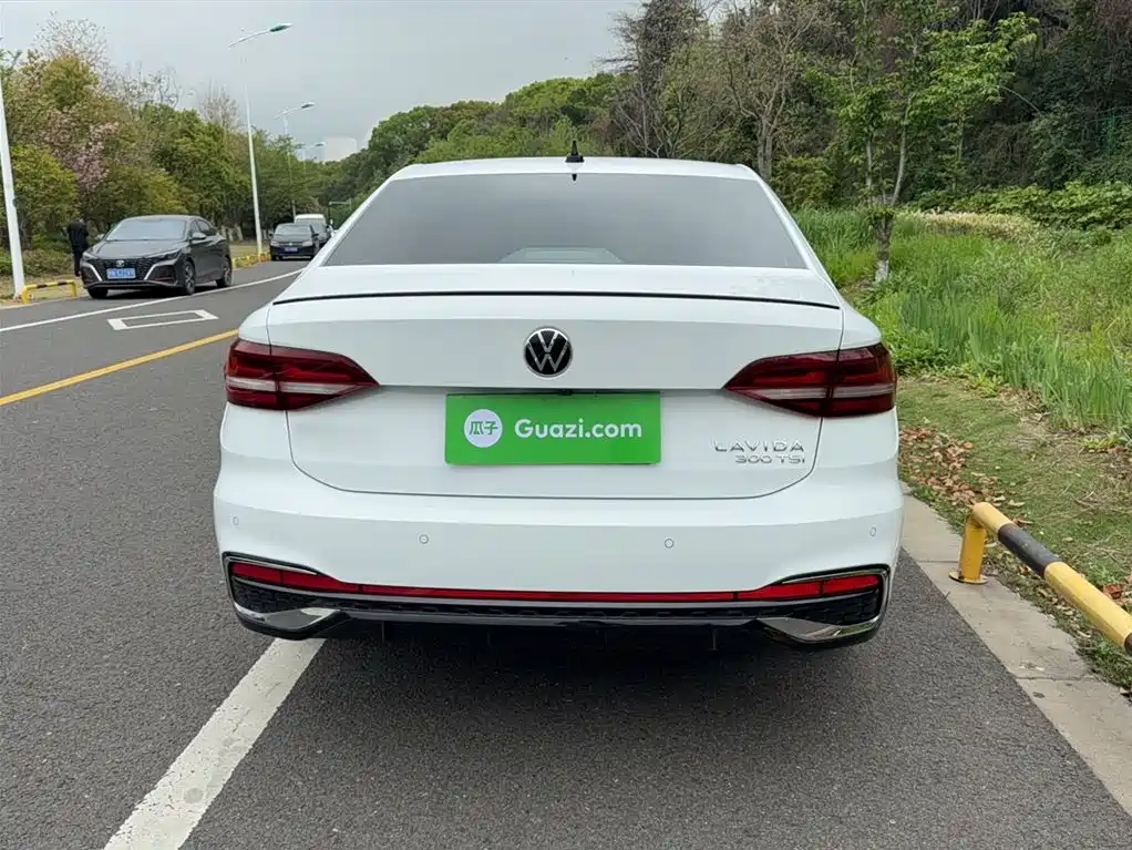 Volkswagen Lavida 2024 Model 300TSI DSG Starlight Full Comfort Edition фото 5
