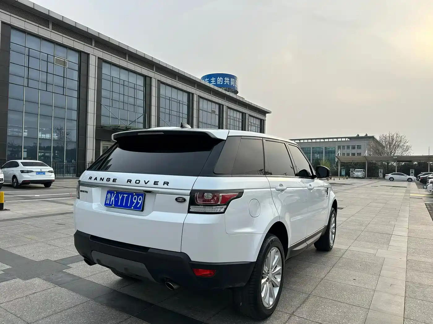 Land Rover Range Rover Sport 2017 3.0 SC V6 SE фото 6