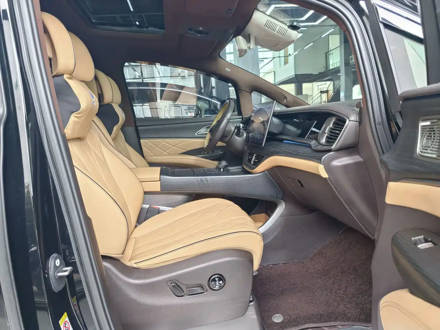 Denza D9 2024 DM-i 980 AWD Flagship фото 18