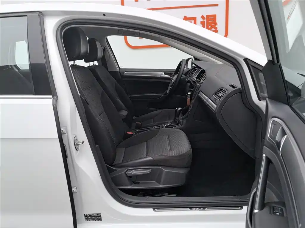 Volkswagen Golf 2018 230TSI Automatic Comfort фото 23