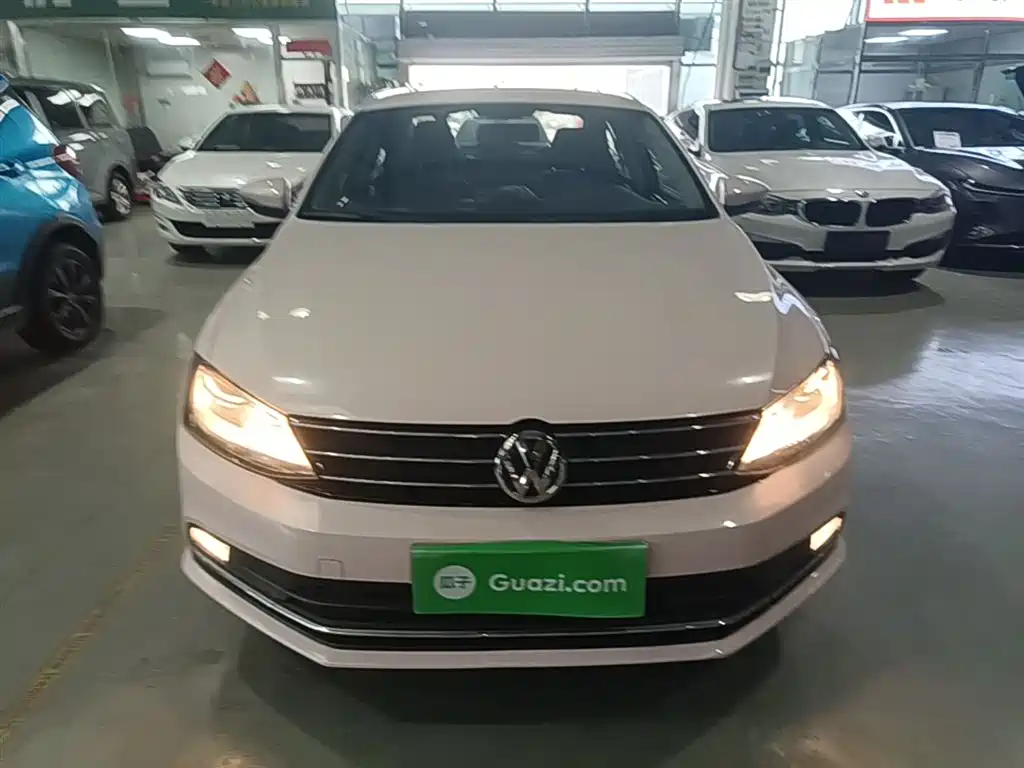 Volkswagen Sagitar 2017 1.6L Automatic Comfort фото 3