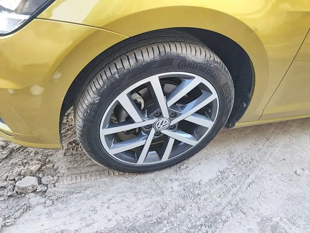 Photo 23 - Volkswagen Golf
