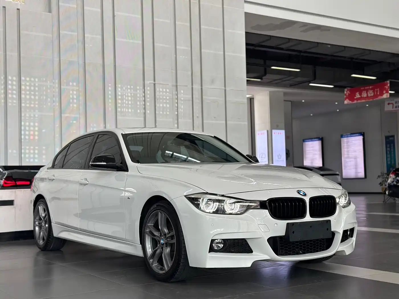BMW 3 Series 2019 320Li M Sport Black Night Edition фото 3