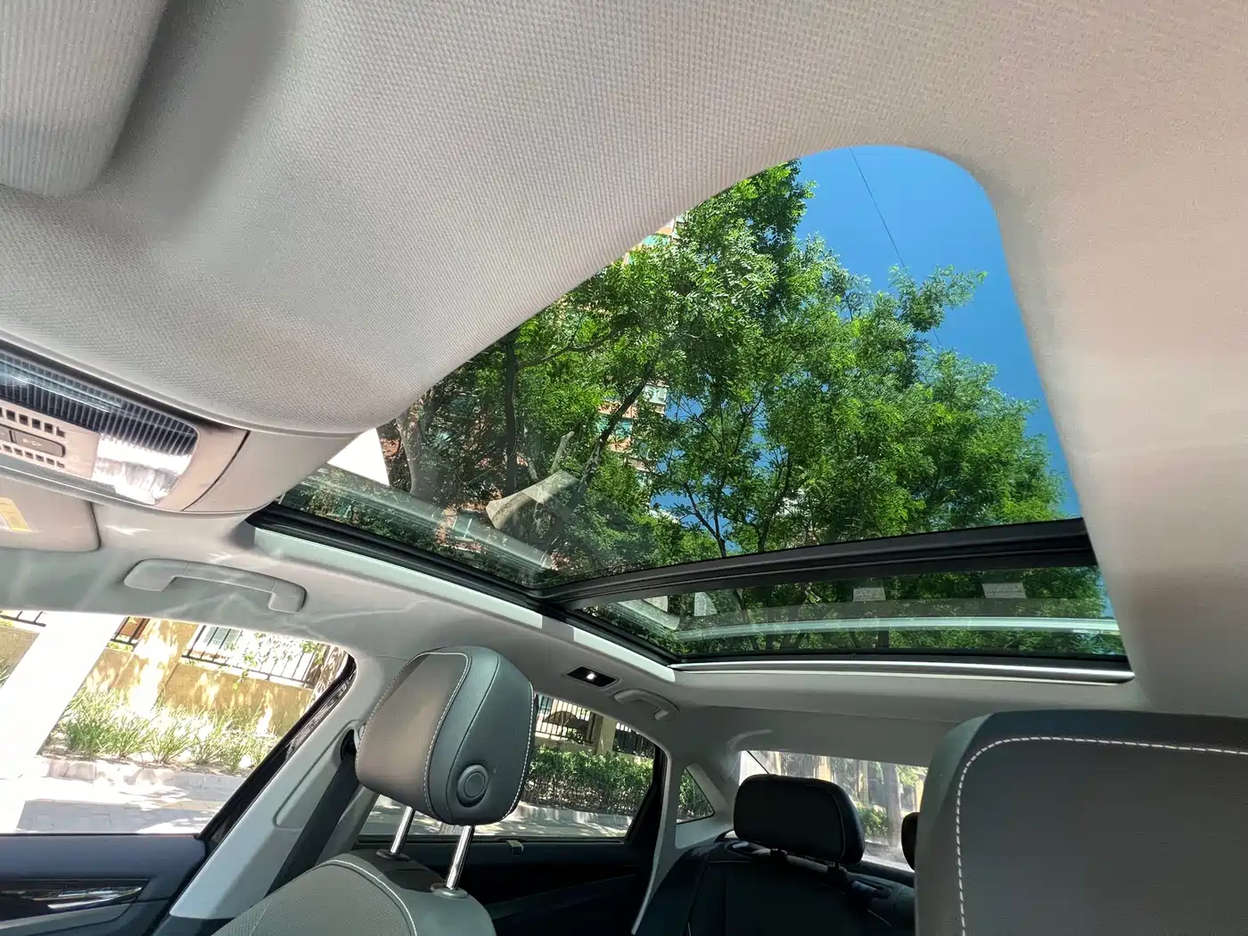 Volkswagen Passat 2024 380TSI Luxury фото 18
