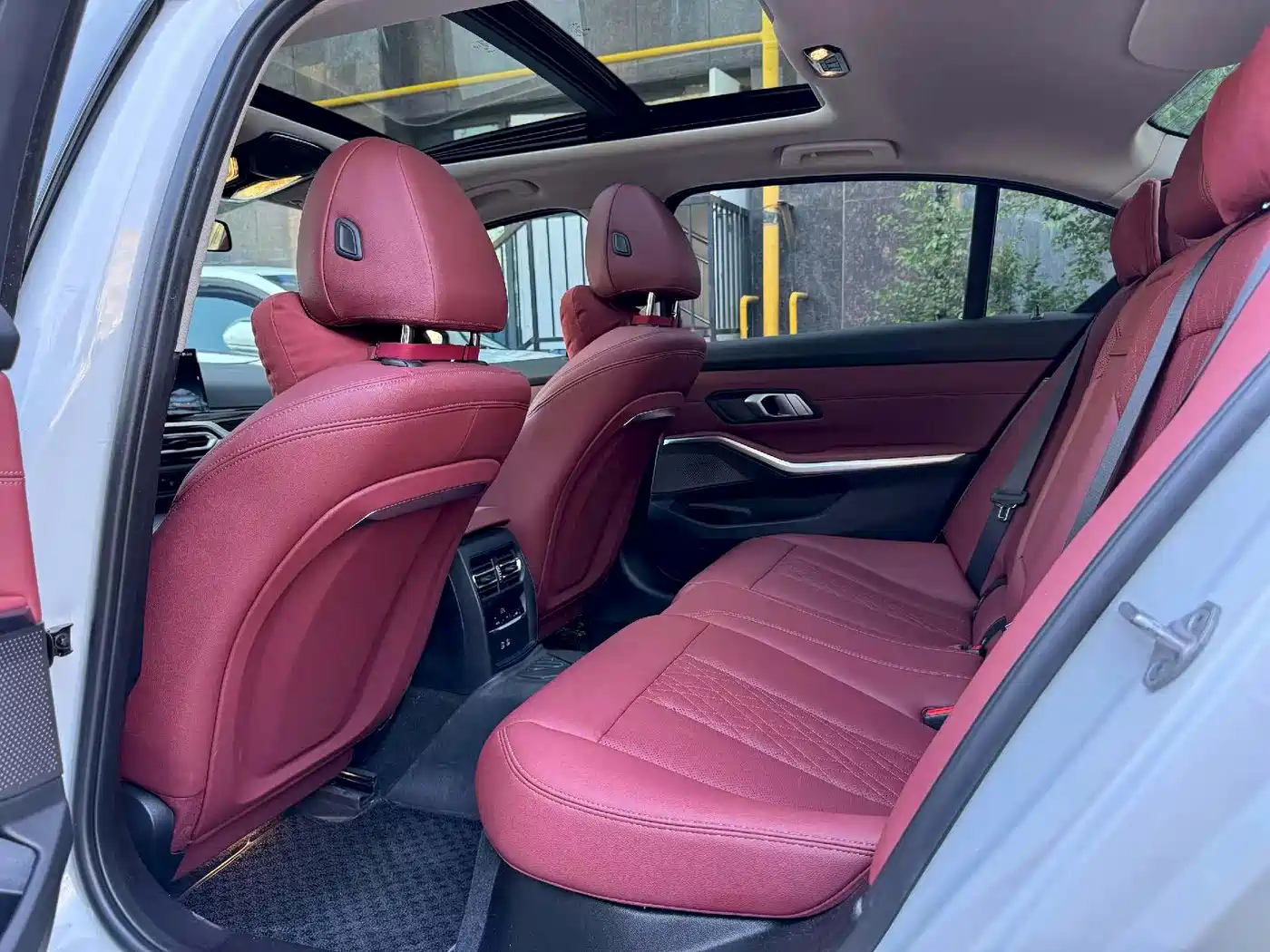 BMW 3 Series 2024 320i M Sport Package фото 6