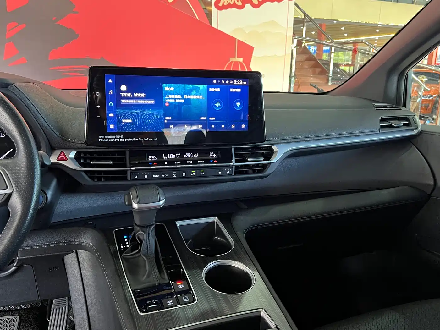 Toyota Sienna 2023 2.5L Hybrid Premium Edition фото 9