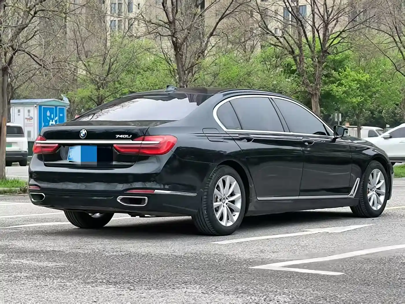 BMW 7 Series 2016 730Li Leading фото 12