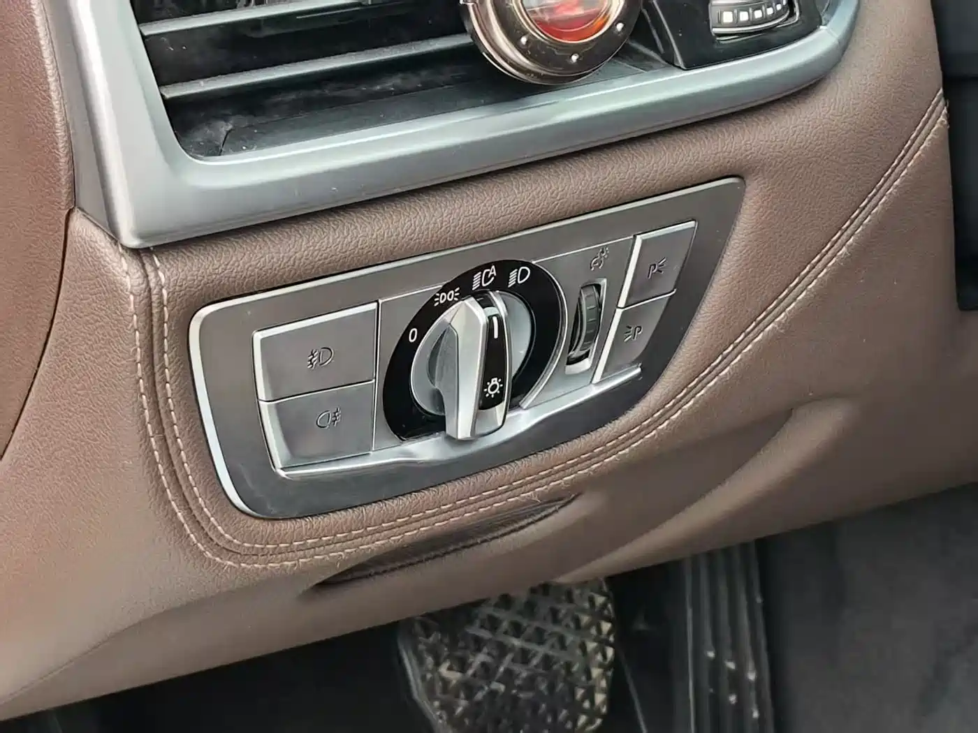 BMW 7 Series 2016 730Li Leading фото 7