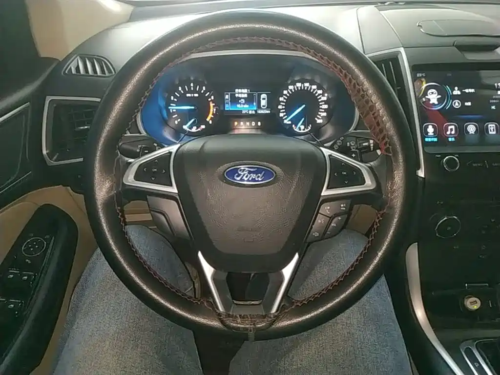 Photo 11 - Ford Edge