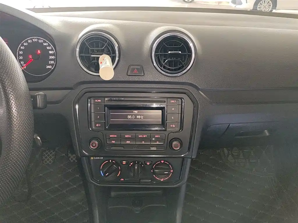 Volkswagen Jetta 2017 1.4L Manual Fashion фото 13