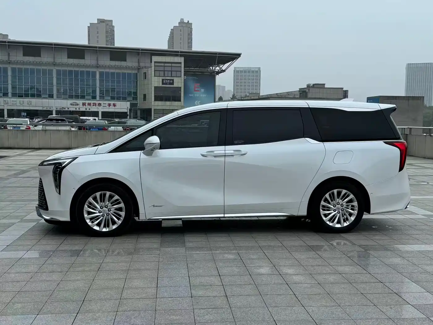 Buick Century 2023 2.0T 7-Seater World Edition фото 4