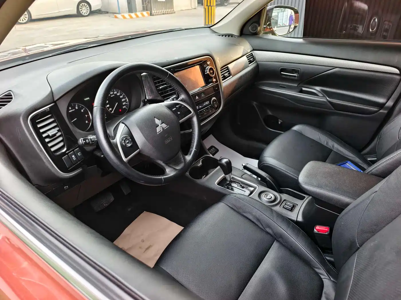 Mitsubishi Outlander (Import) 2014 2.4L 4WD Luxury Value Edition 5-seater фото 13